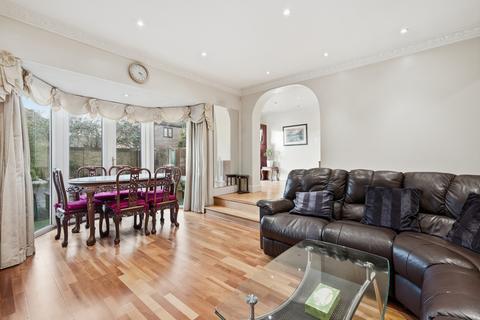 4 bedroom semi-detached house for sale, Nightingale Way, Beckton E6