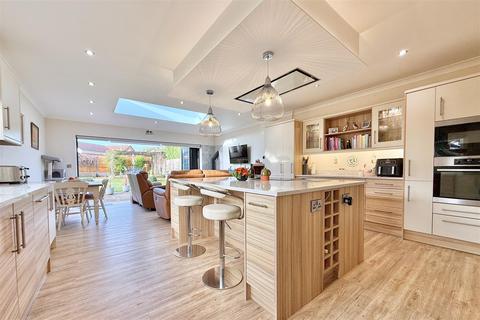 2 bedroom detached bungalow for sale, Lincoln Road, Ruskington, Sleaford