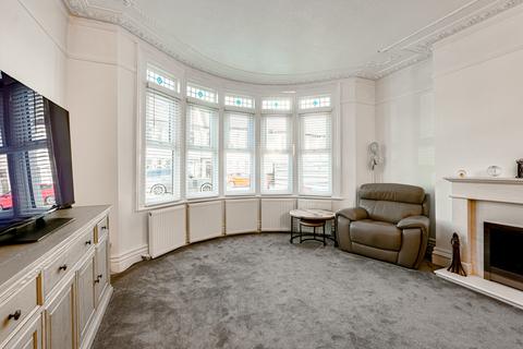 2 bedroom apartment for sale, Elderton Road, Westcliff-on-sea, SS0