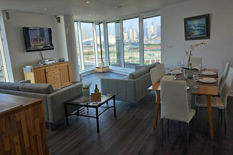 3 bedroom apartment for sale, Royal Docks, London E16