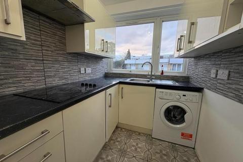 4 bedroom terraced house to rent, Runnymede Court,  Egham,  TW20