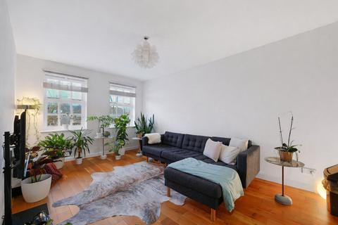 2 bedroom flat to rent, Cassland Road, London E9