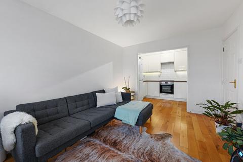 2 bedroom flat to rent, Cassland Road, London E9