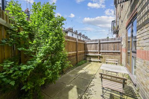 Studio to rent, Cambridge Grove, London W6