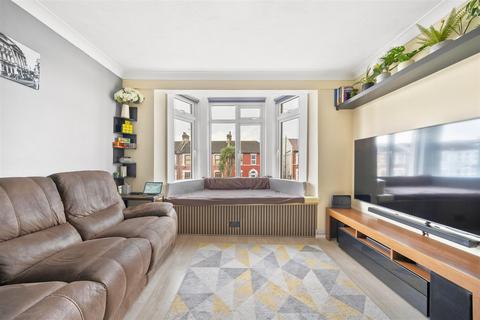 1 bedroom flat for sale, Richmond Road, Ilford