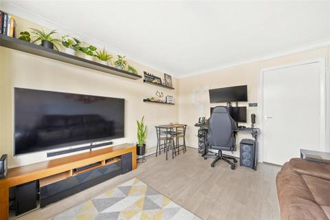 1 bedroom flat for sale, Richmond Road, Ilford