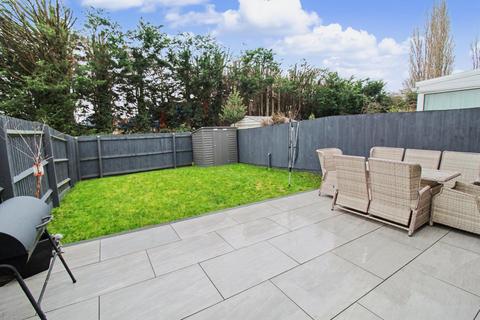 3 bedroom end of terrace house for sale, Cutters Close, Leicester LE19