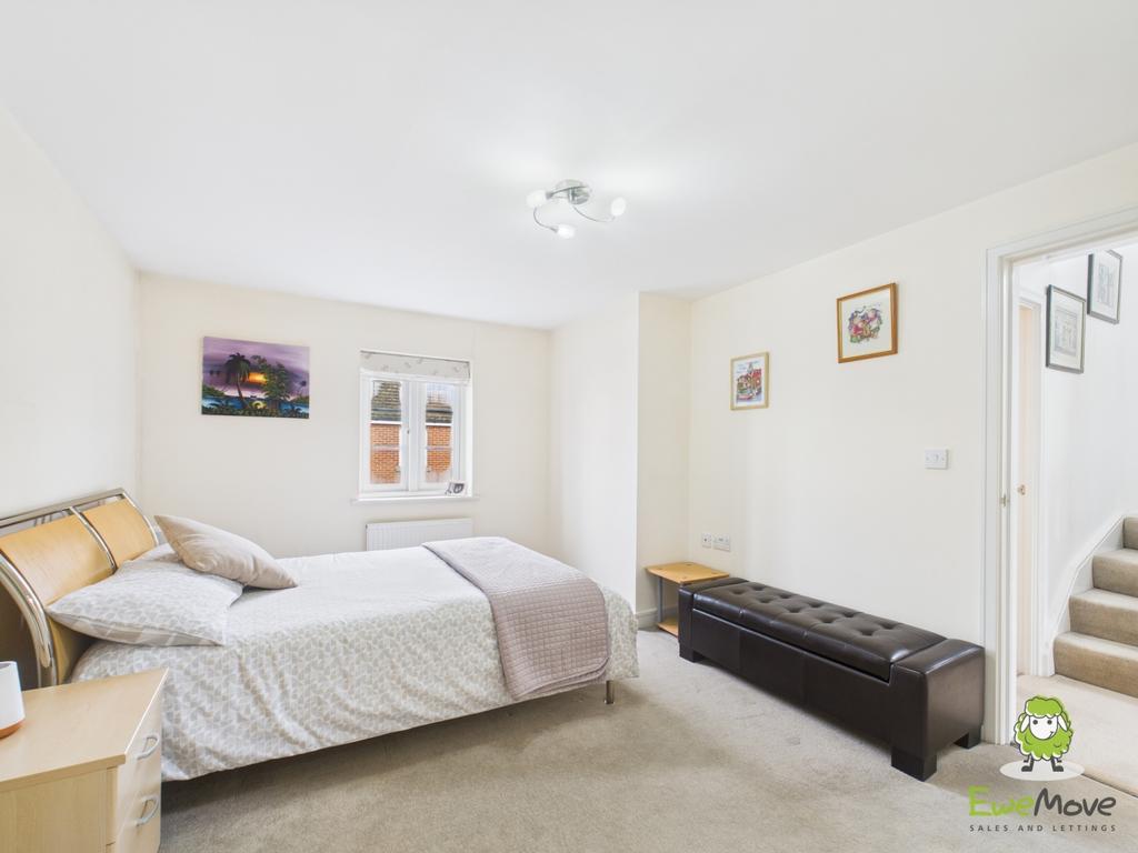 Ewe Move Estate Agents Basingstoke - Penton Way -Be