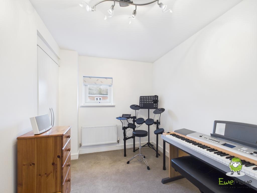 Ewe Move Estate Agents Basingstoke - Penton Way -Be