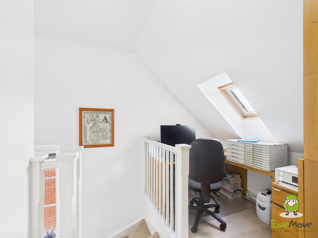 Ewe Move Estate Agents Basingstoke - Penton Way -La