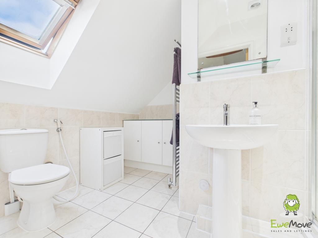Ewe Move Estate Agents Basingstoke - Penton Way -Be