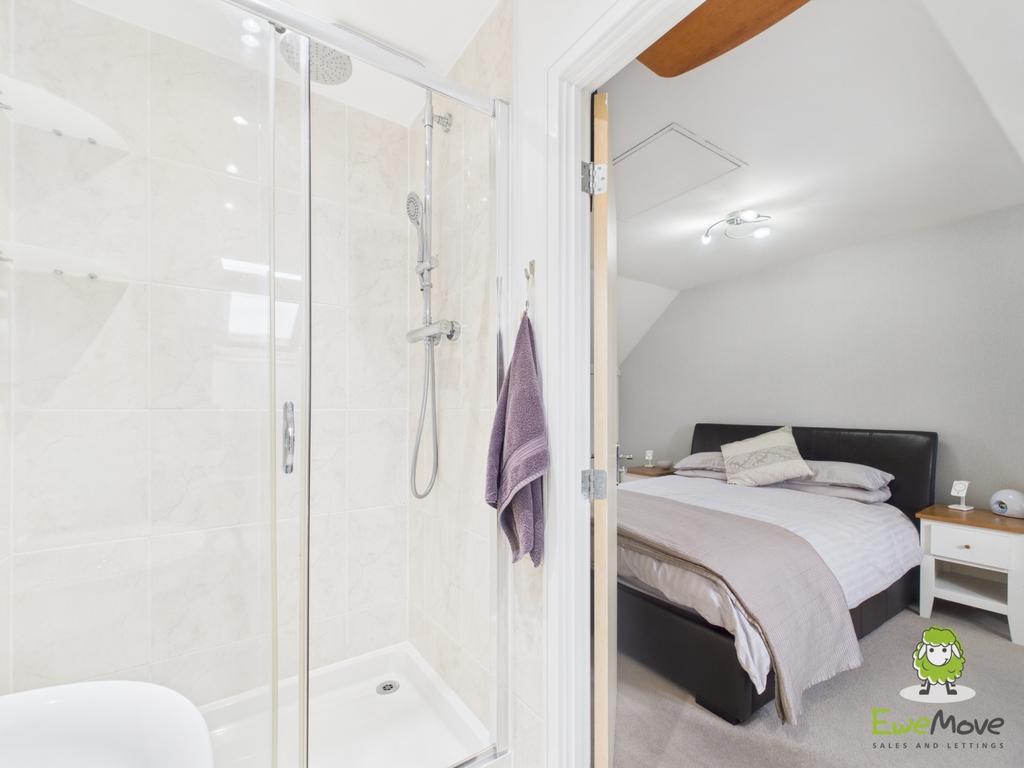 Ewe Move Estate Agents Basingstoke - Penton Way -En