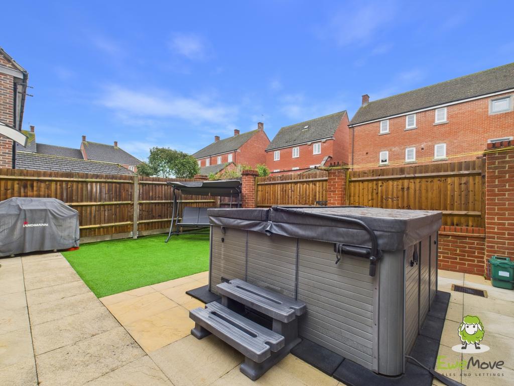 Ewe Move Estate Agents Basingstoke - Penton Way -Ga