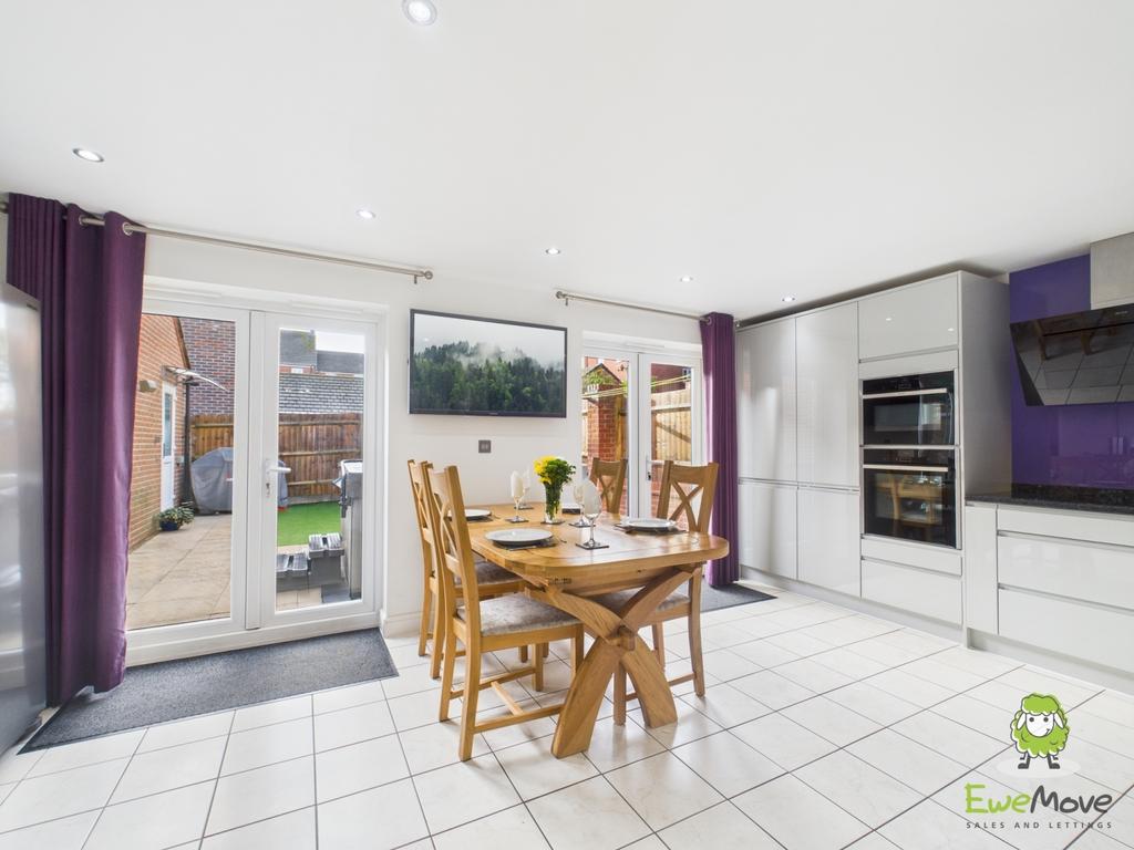 Ewe Move Estate Agents Basingstoke - Penton Way -Ki