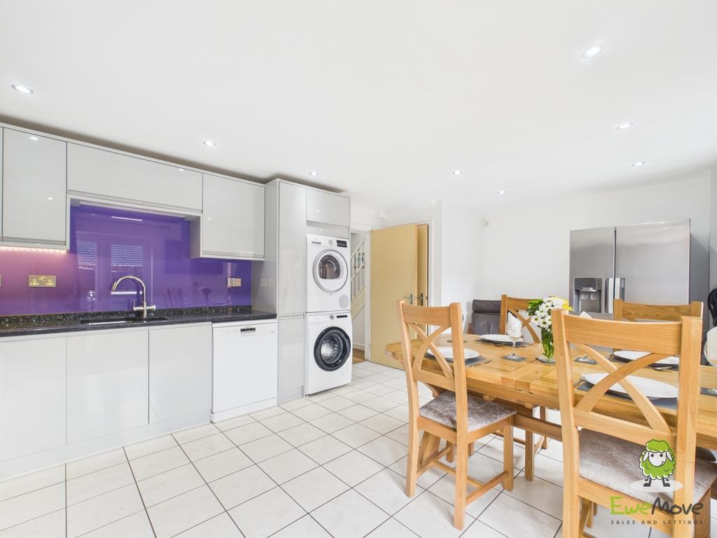 Ewe Move Estate Agents Basingstoke - Penton Way -Ki
