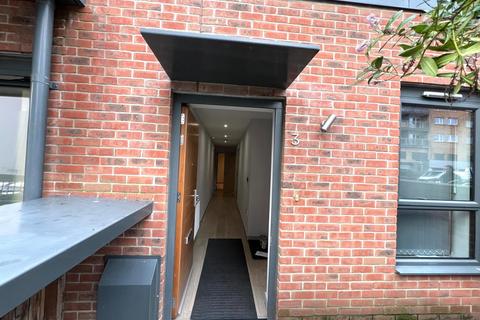 2 bedroom flat to rent, Singapore Road, London W13