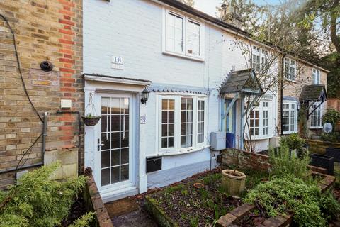 2 bedroom terraced house to rent, Brooklands Lane, Weybridge, Surrey, KT13