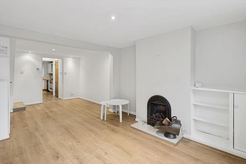 2 bedroom terraced house to rent, Brooklands Lane, Weybridge, Surrey, KT13