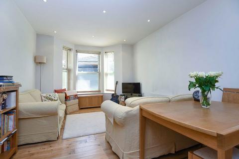 2 bedroom flat to rent, Wendle Square, London SW11