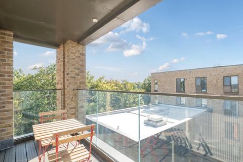 2 bedroom flat for sale, Hewitts Way, Walton On Thames, Surrey, KT12