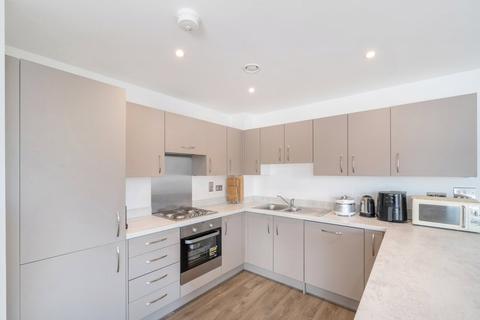 2 bedroom flat for sale, Hewitts Way, Walton On Thames, Surrey, KT12