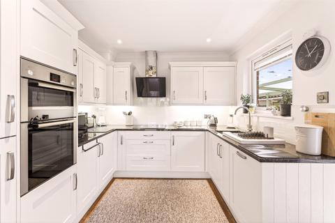 2 bedroom bungalow for sale, Beeches Avenue, Broadwater, Worthing, West Sussex, BN14