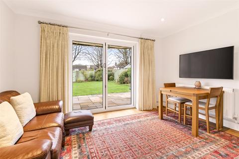 2 bedroom bungalow for sale, Beeches Avenue, Broadwater, Worthing, West Sussex, BN14