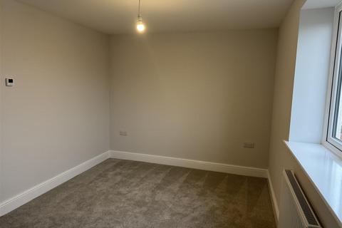 2 bedroom terraced house to rent, Singh Street, Wellington