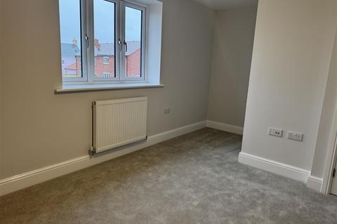 2 bedroom terraced house to rent, Singh Street, Wellington