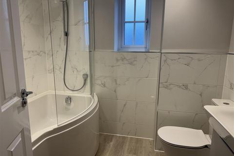 2 bedroom terraced house to rent, Singh Street, Wellington