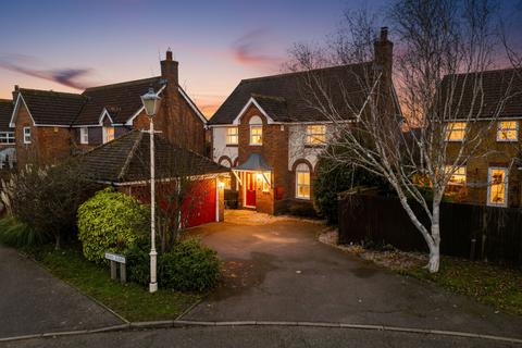 4 bedroom detached house for sale, Swan Close, Aylesbury HP19