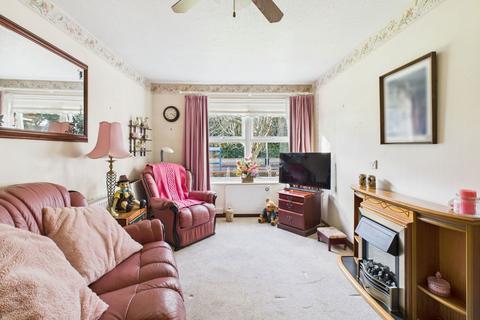 1 bedroom flat for sale, Gainsborough Lodge, 136, South Farm Road, Worthing, BN14 7ED