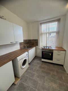 2 bedroom flat to rent, 76a Oak Lane, BD9 4RE
