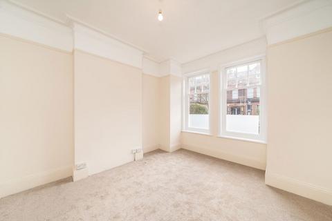 4 bedroom terraced house for sale, Amesbury Avenue, London SW2