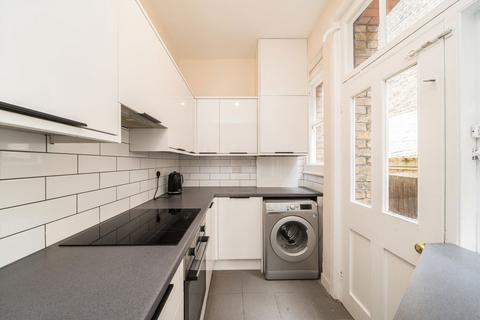 4 bedroom terraced house for sale, Amesbury Avenue, London SW2