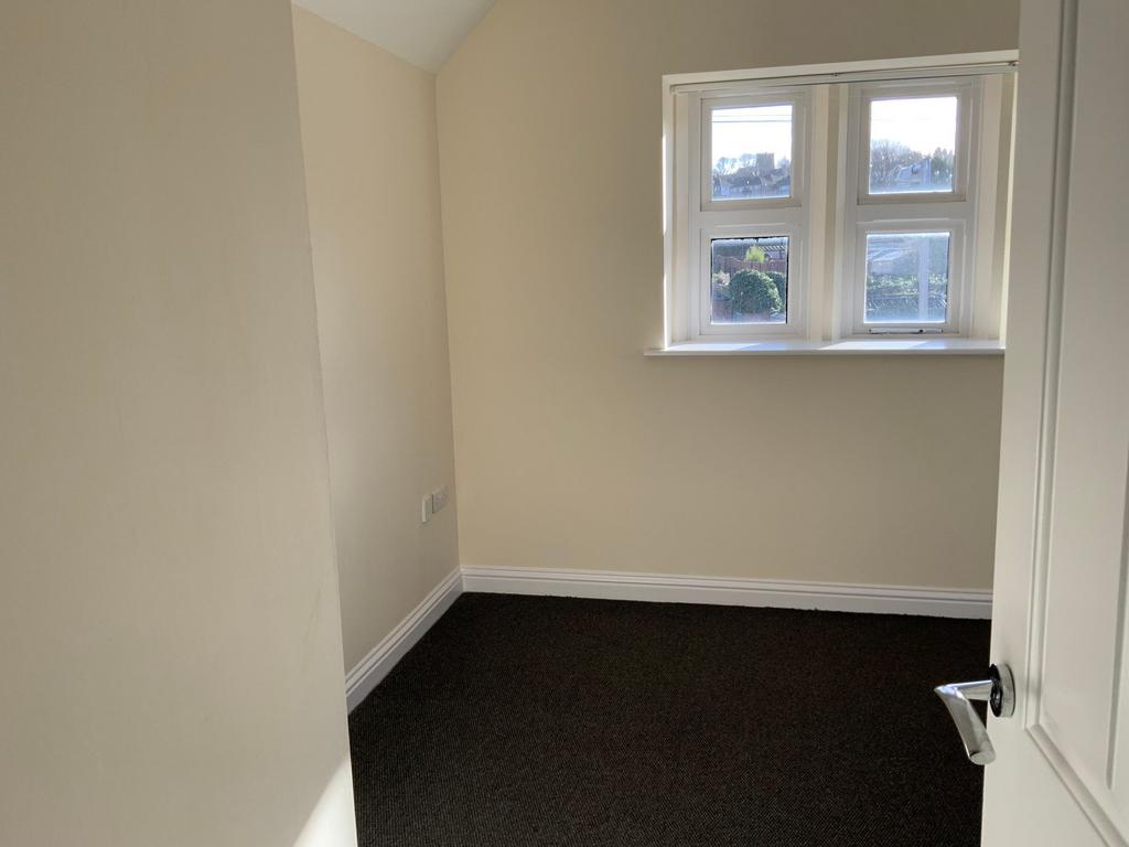 Bedroom 2/Study