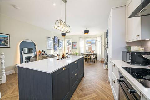 3 bedroom apartment for sale, Kelmscott Road, London, SW11