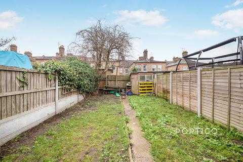 2 bedroom flat to rent, Harris Street, London, E17