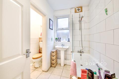 2 bedroom flat to rent, Harris Street, London, E17