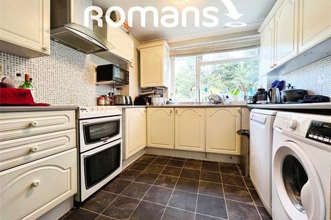 1 bedroom in a house share to rent, Ashdown Avenue, Farnborough, GU14