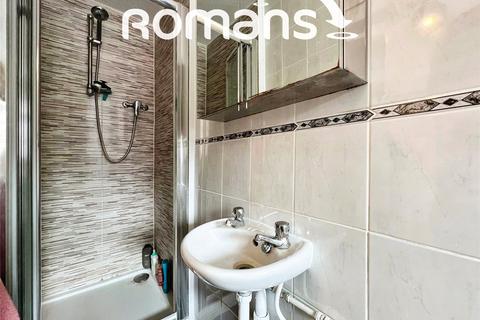 1 bedroom in a house share to rent, Ashdown Avenue, Farnborough, GU14
