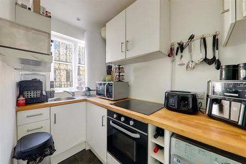 2 bedroom flat for sale, Stoke Abbott Road, Worthing, BN11