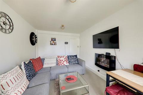 2 bedroom flat for sale, Stoke Abbott Road, Worthing, BN11