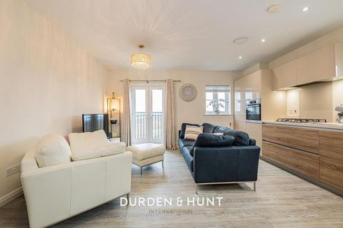 1 bedroom apartment for sale, Foxglove Gardens, Chigwell, IG7