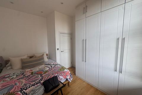 1 bedroom flat to rent, Regents Park Road, London NW1