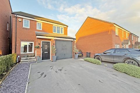 3 bedroom detached house to rent, Davison Drive, Weir Hill, Shrewsbury