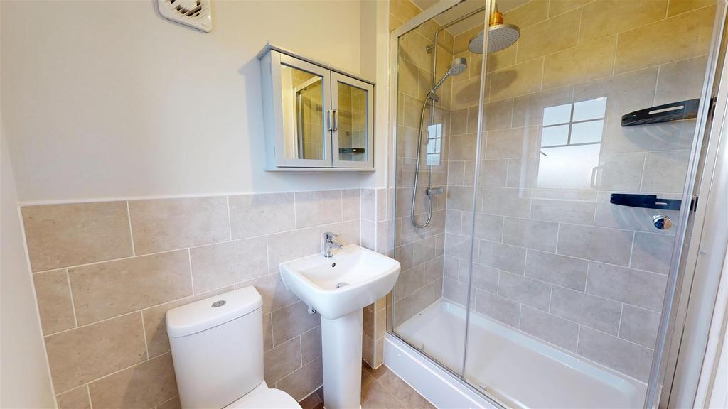 Davison Drive 13, En Suite Bathroom.jpg