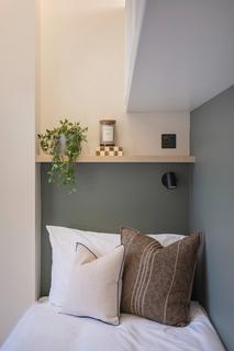 Studio to rent, - Kensington Gardens Square, London W2