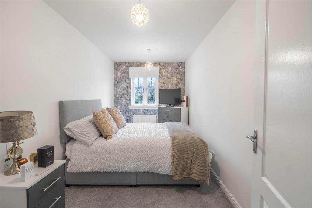 Bedroom.rear 1.jpg