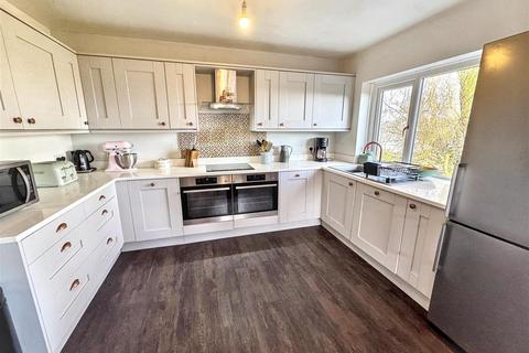 undefined, Daleview Close, Long Lee, Keighley, BD21 4UH